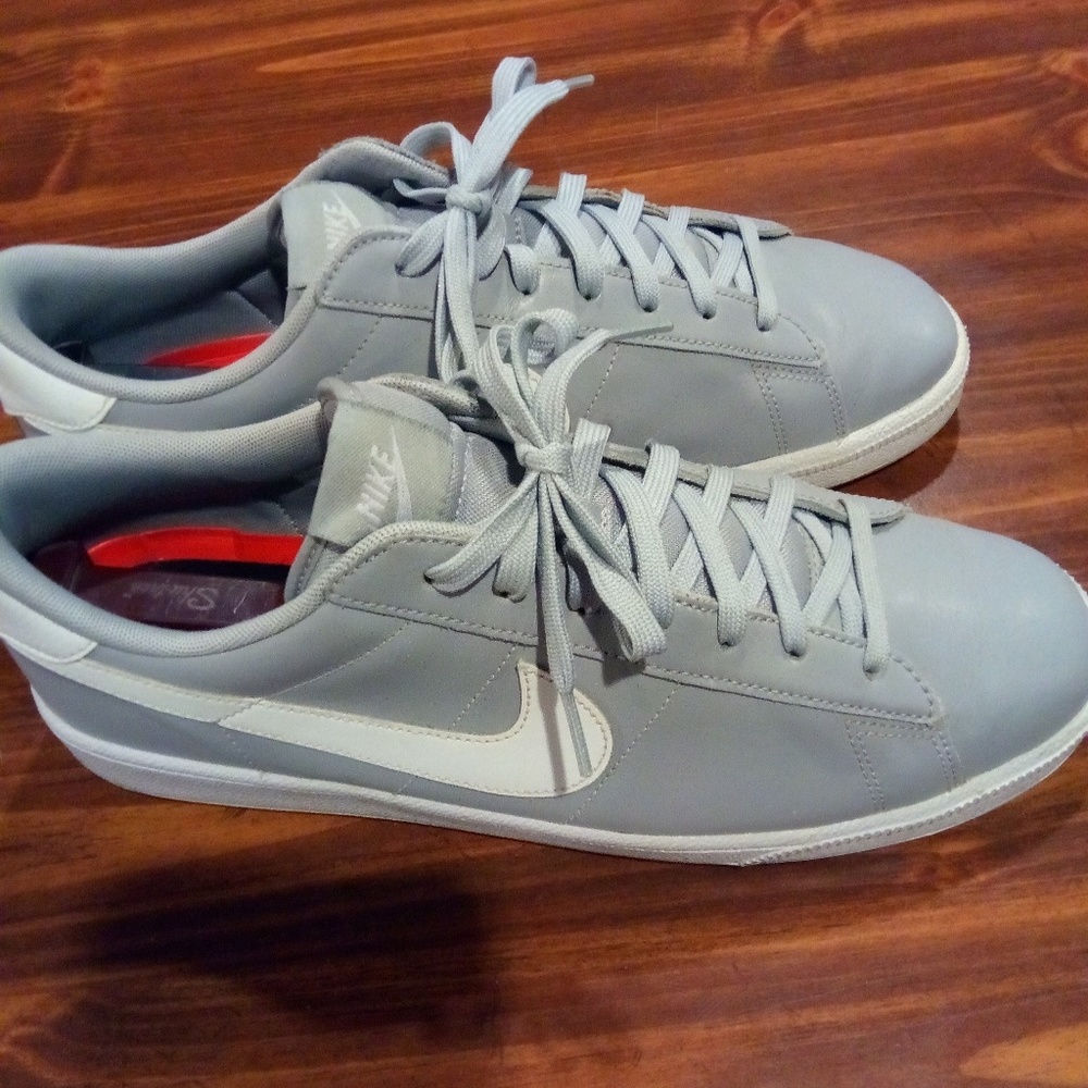 Nike tennis shoes
